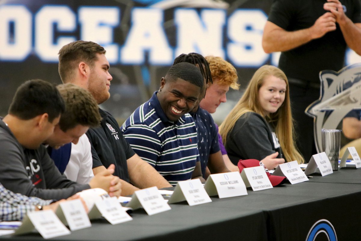 MNfrankie's tweet photo. Myles Castain is one of the baddest dudes around

But he wasn't even playing football a few years ago. Mom wouldn't let him. Too dangerous

Look at her yesterday. Beaming with pride as her son signs to college. Powerful, life-changing stuff

Full gallery: https://t.co/xEiRGbL9MD https://t.co/QX3UJ4MPcH