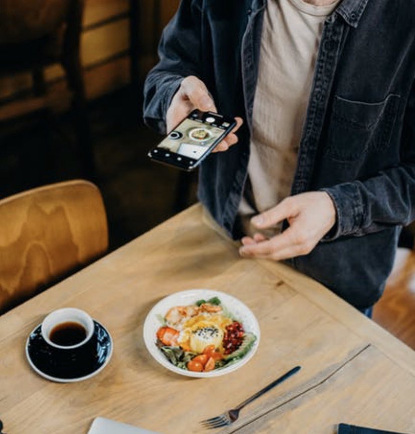 One way to reclaim back our social media is to choose what we can see in terms of food! 🍔❌ 
👉🏼 Let’s avoid unhealthy food advertising and replace such images with #healthy options that can help promote healthier food environments! 
#ReclaimSocial #buildingmomentum #junkfoodads