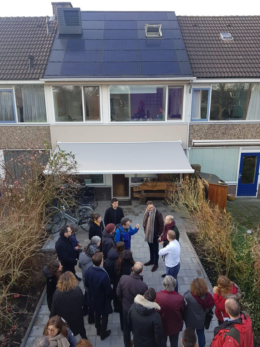 Vandaag bezochten dertig beleidsadviseurs van de Europese Commissie twee energieneutrale projecten van ons: 120 woningen in Palenstein die in 2019 door ons zijn aangepakt en 214 woningen in Meerzicht die we in 2020 gaan aanpakken.

bit.ly/2UwUzwk