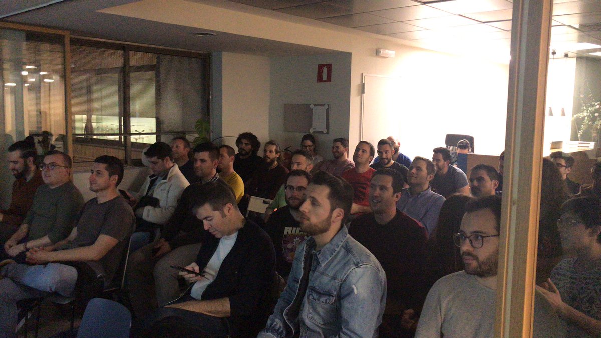 davidbolufer's tweet image. Full House!!!! Go on @debs_obrien! CC @VuejsValencia