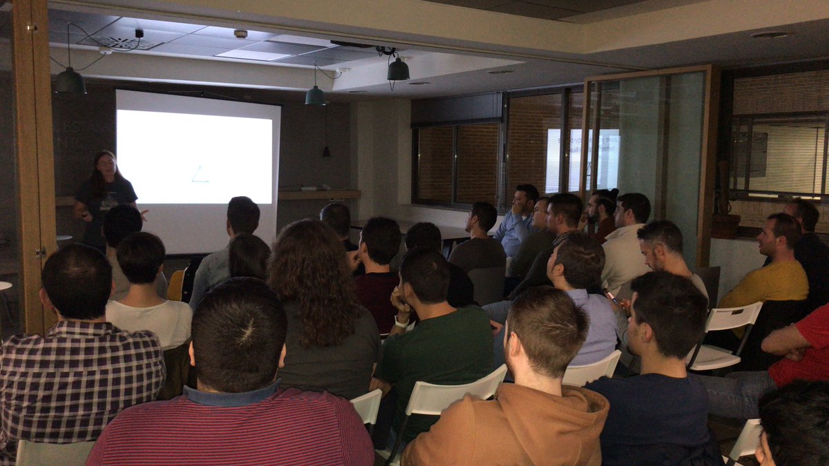 davidbolufer's tweet image. Full House!!!! Go on @debs_obrien! CC @VuejsValencia