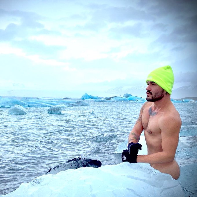 ROMPIENDO GLACIARES !! ?????????

#gayteenboy #gaypride #gaybrasil #gaylondon #islandia #FelizJueves