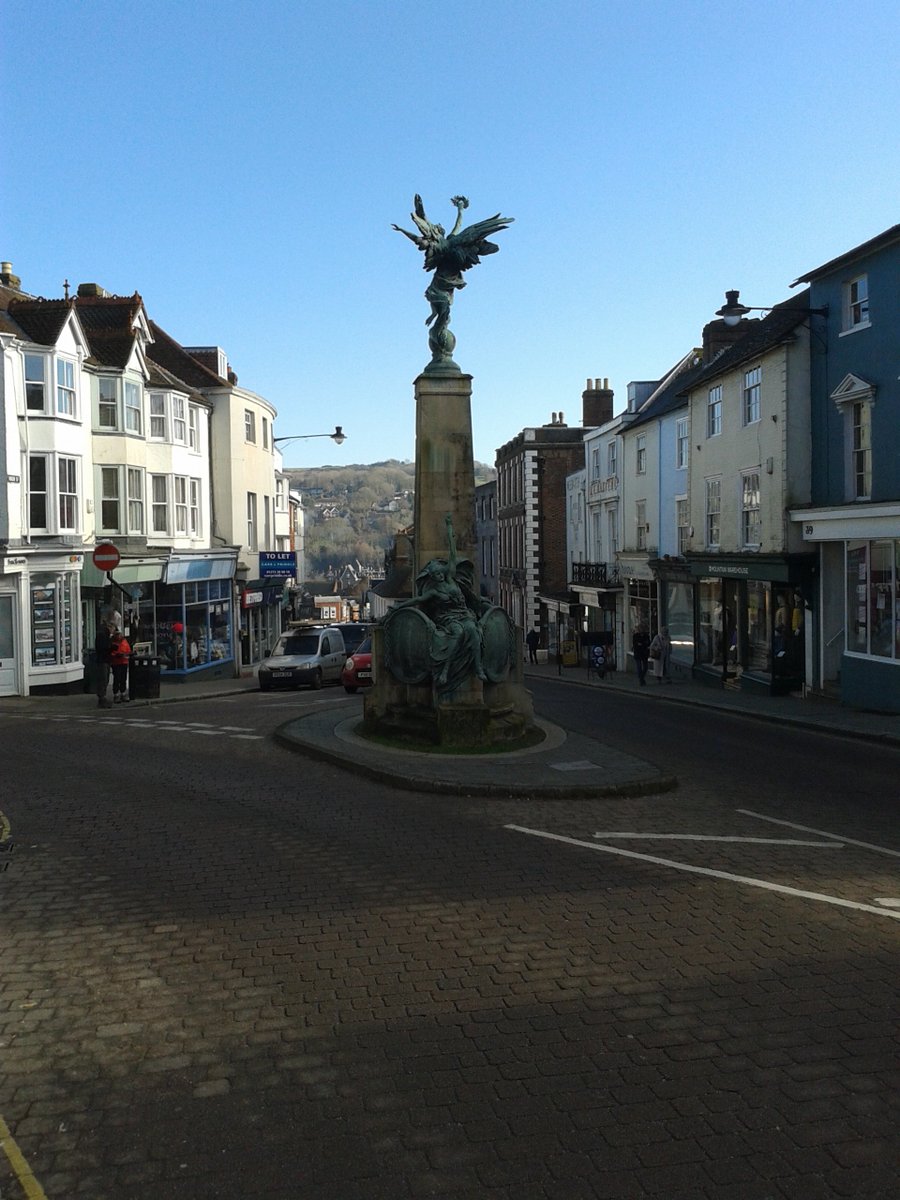 Sparticle6's tweet photo. Trip over to #Lewes today to meet with a client. Successful meeting scoping out a new #webdesign and discussing #socialmediamanagement. #leweswarmemorial https://t.co/FVN9hCy8Nc
