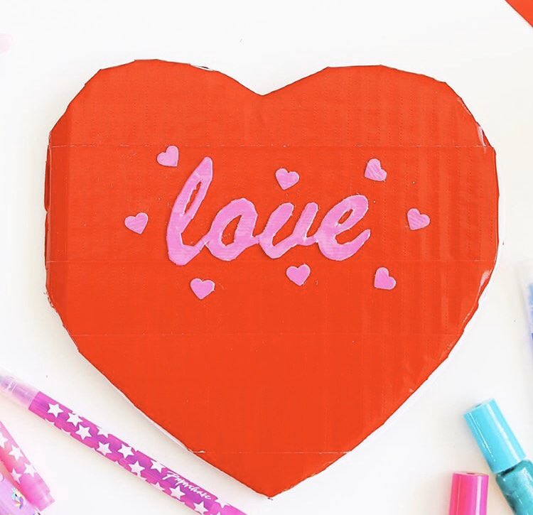 We’ve teamed up with <a href="/UKDuckman/">DuckTape® UK</a> to make this DIY heart notebook. It’s an easy craft to make with kids and perfect for filling up the pages with secret little love notes ❤️ Grab the tutorial and templates over on our blog: littlebuttondiaries.com/2020/02/03/duc… #sponsored