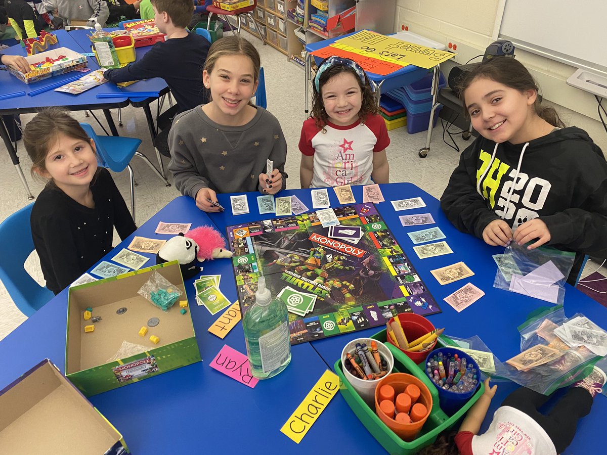 CourtFerraro19's tweet photo. Global School Play Day!! #bestdayoftheyear #itsgottabeBHE https://t.co/Q24JUuuZBy