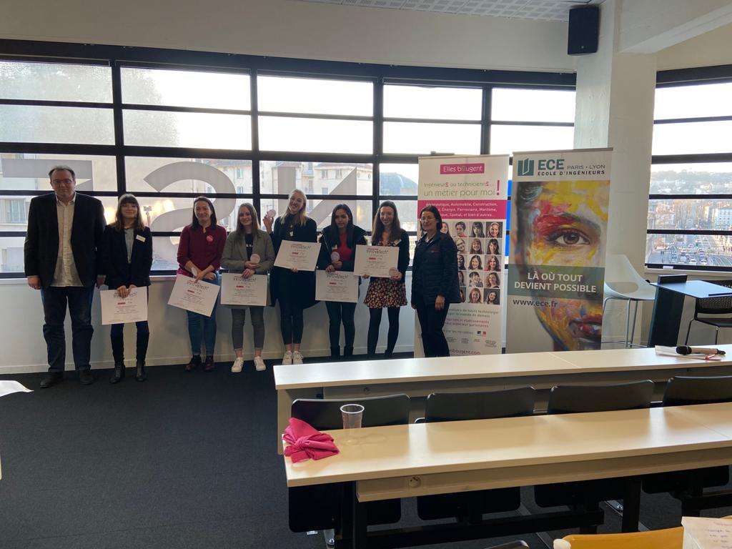 EllesbougentARA's tweet photo. Le prix du jury est décerné à l'équipe Lovelace. Bravo à elles. On se retrouve pour la finale nationale à Paris !
#innovatech2020 #womenintech @Ellesbougent @IngenieursECE https://t.co/JF0g9WmMEi