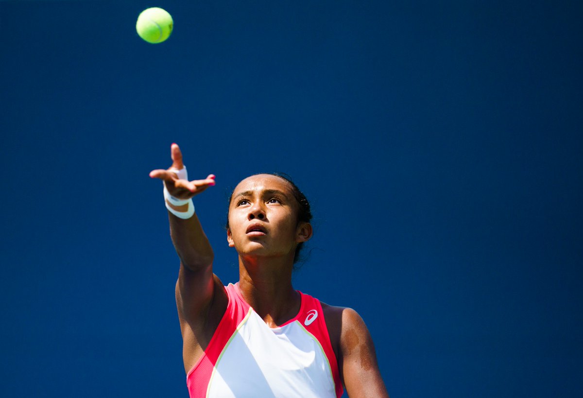 Leylah throws the ball in the air.