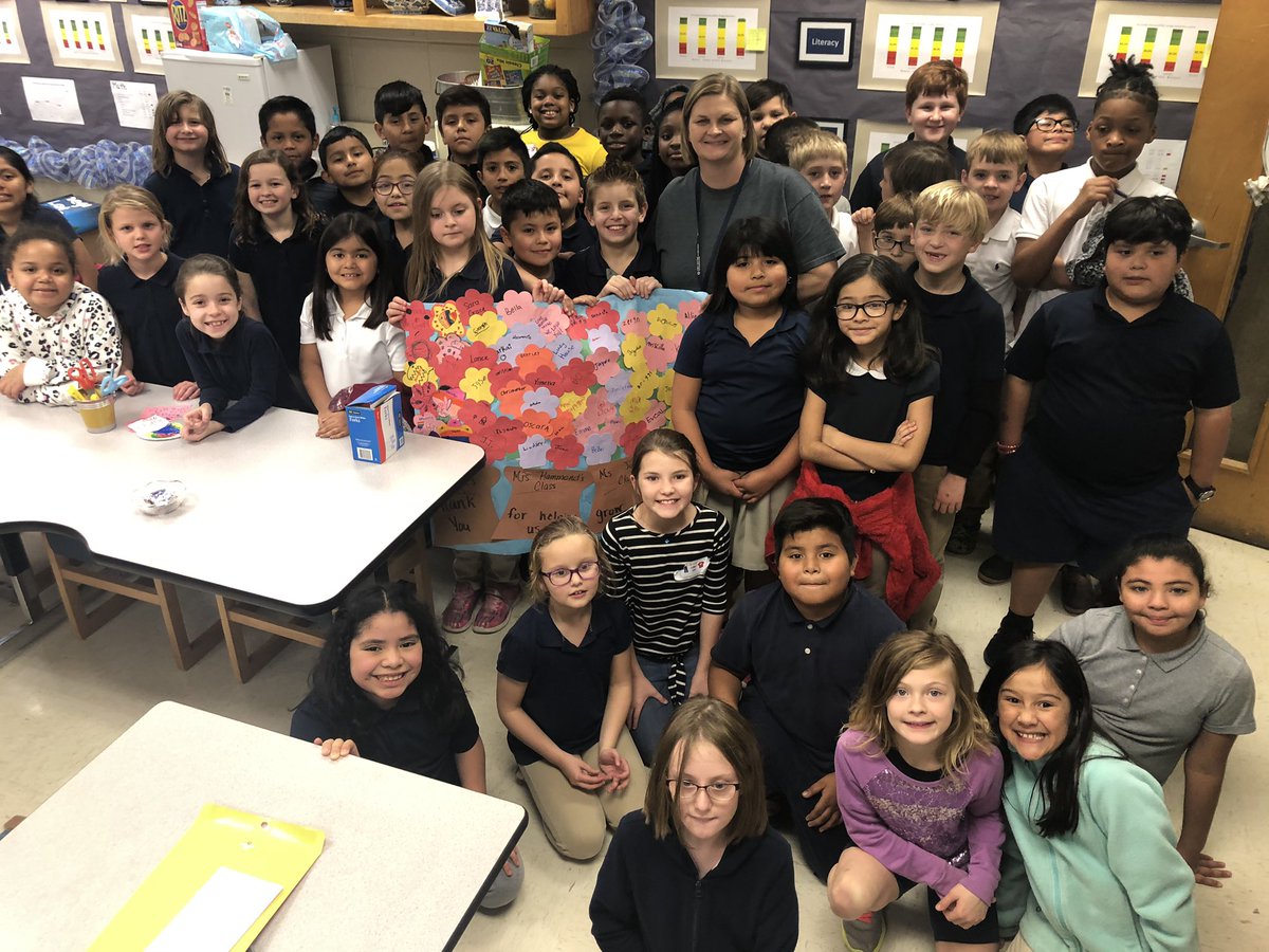 AmandaLee_OES's tweet image. 3rd grade surprised our awesome counselor today with a big thank you for “helping us grow with our feelings”. @SlavenTammy