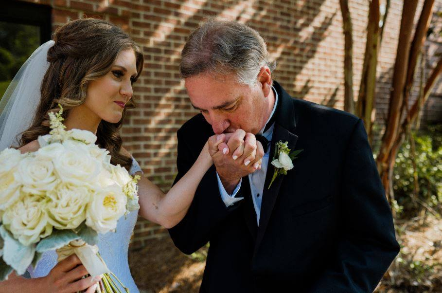 RT>@signatureocsn Aww…special moment between a bride👰& her father was captured on the #wedding day! Isn't this heartfelt💕?

#fatherofthebride #gettingmarried #weddingplanning #weddingplanners #realweddings #weddingceremony #weddingreception #signatureoccasions #gettingmarried