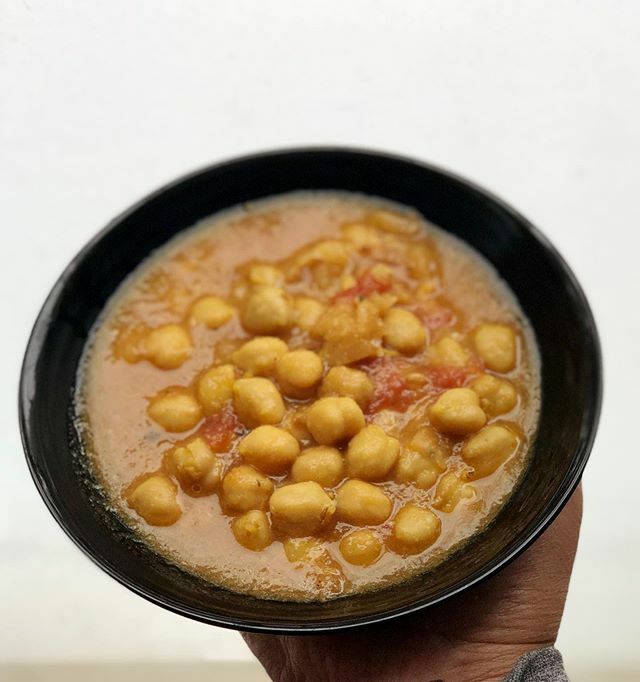 LiberatedState's tweet photo. Chickpea curry - I wanted to make bhature to eat with this but got lazy... maybe tomorrow. People usually add a little cooking soda to soften the chickpeas and black tea to cut its taste. I slow cooked mine. .
.
.
.
.
.
.
.
.

#culturedtealeaf #teahungry… https://t.co/LVGj4pjwuY https://t.co/BYWBJd8qe7