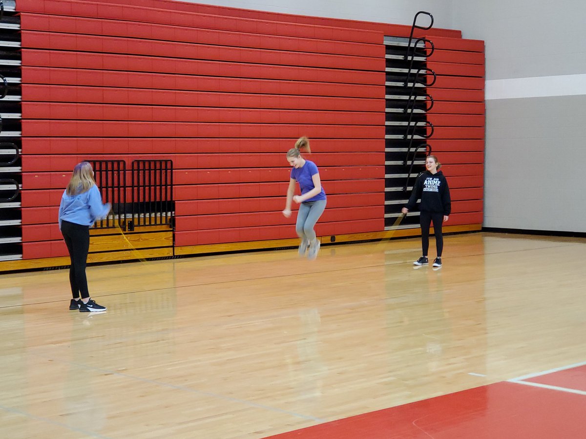 brentnelsonCC's tweet photo. 6th graders warming up with the long jump ropes today! #centralcassnd #squirrelsms https://t.co/E0EpTObctw