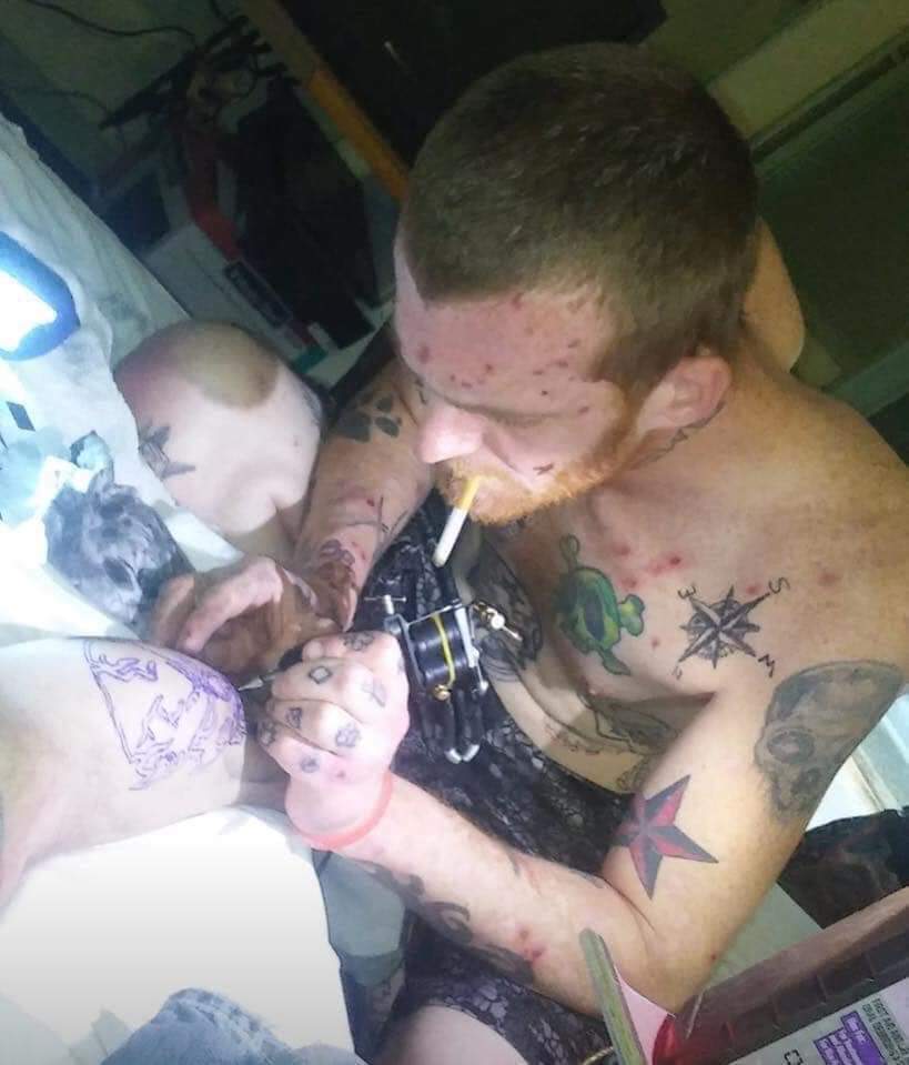 jaymeriggin's tweet photo. 💲‼️INCOME TAX SPECIALS‼️💲
My boy Roach is doing income tax specials!! $20 sleeves and $50 tapouts! 
If a scab or ash falls in your FourLoKo your tat is free!! #NoGlovePlentyLove
#PoundTown #TatGun #InkSlanger https://t.co/B1ecZgfkgR