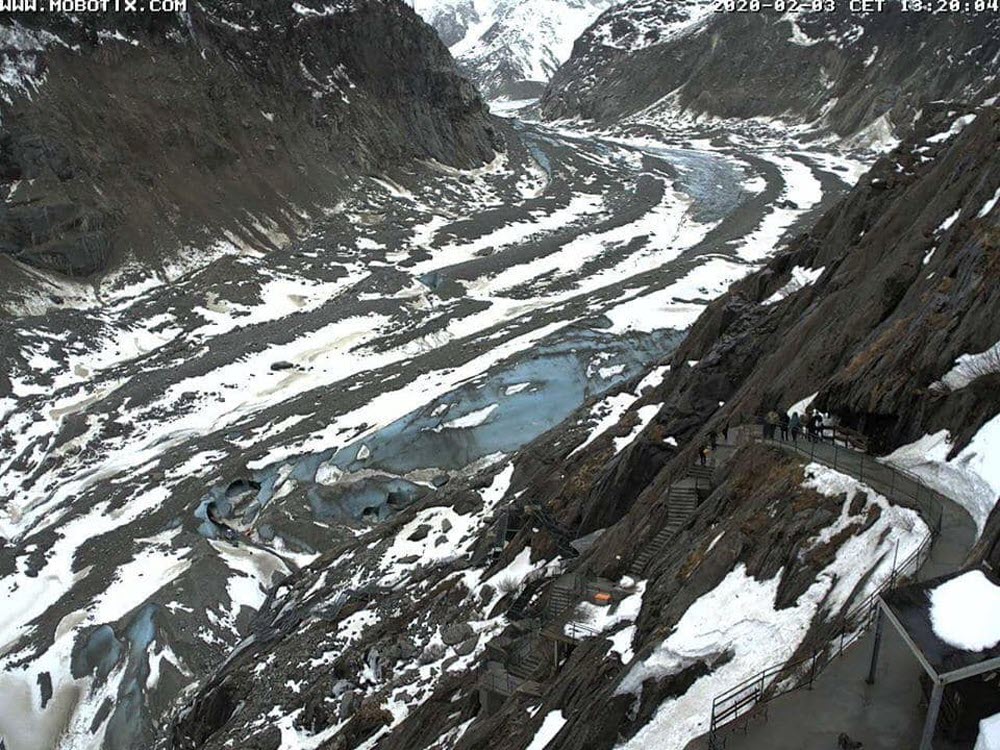 #Chamonix: En ce début de mois de février, la Mer de Glace offre un spectacle plus qu’inquiétant. Un visage gris, où les pierres sont de larges plaies environnementales... 😥
ledauphine.com/edition-cluses…