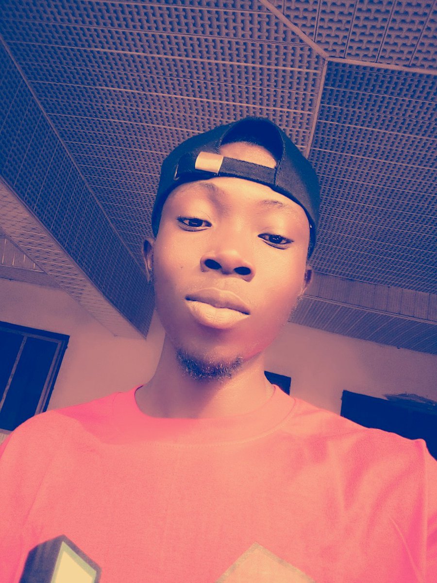 BThe6ixgod's tweet photo. After cooking up new afrobeat for #eshun
#Bigdee(The6ixGod Beatz) https://t.co/mufX5kCWzz