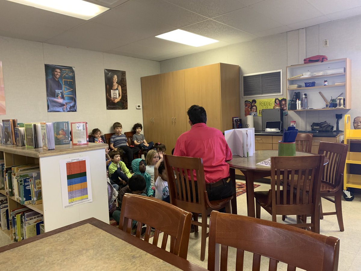 GabrielChilcott's tweet photo. Ms Barb, super volunteer, reading to 1st graders. https://t.co/QtcKC2bDkF