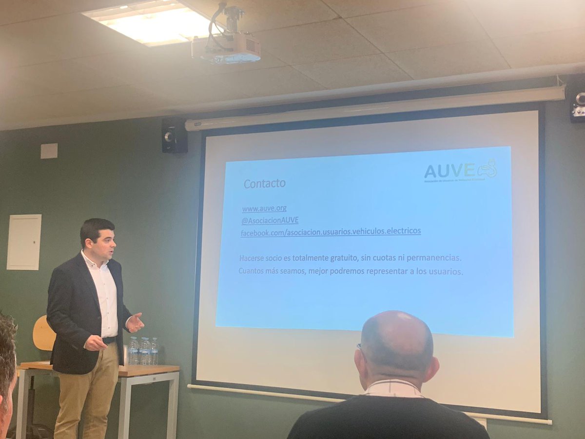apremie_va's tweet photo. 👍 La #electricidad en el #mundorural, hoy nuestra #entidad con @Joseluismozo hablando de la #empleabilidad 

#APREMIE #Valladolid @medinacampo #APREMIEformacion https://t.co/tT0QifwBP6