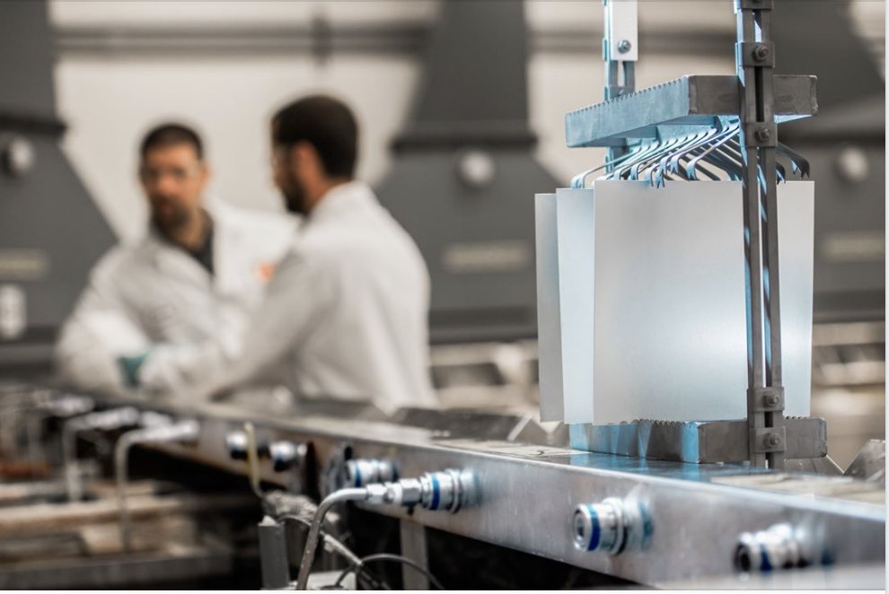 NSierre's tweet photo. Für eine #nachhaltige #Zukunft müssen wir den #Kraftstoffverbrauch senken. Die #Leichtigkeit des Aluminiums spielt dabei eine entscheidende Rolle.
•
#novelissierre #novelisaluminium #notjustaluminium #aluminiumindustry #wallis #sustainability #plastikfrei https://t.co/UeOz8z081o