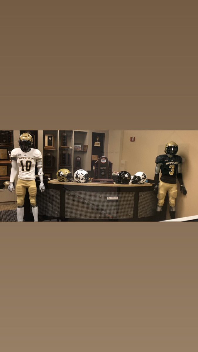 Wofford_FB_EQ's tweet image. See we like having 3 options...
Thanks @SchoolPrideNatl @_tjhall_ @Tucker_Petre for the helmets and decals #springproject!!!