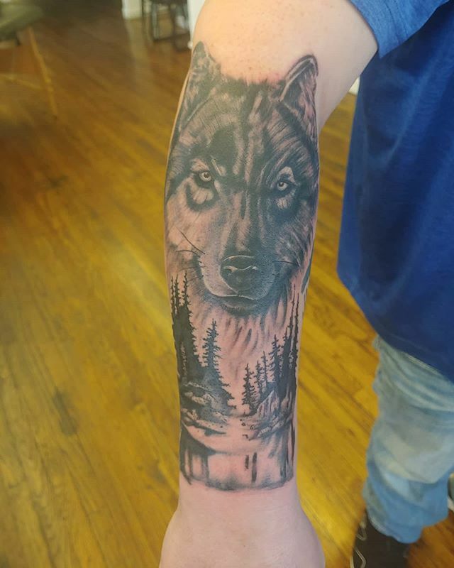 GrinnAndBarrett's tweet photo. Did you know the name Ralph means wolves counsel? 
Tattoo by @theoldtimereligion https://t.co/wPEMs9ZpEC https://t.co/NwTb4vSUi4