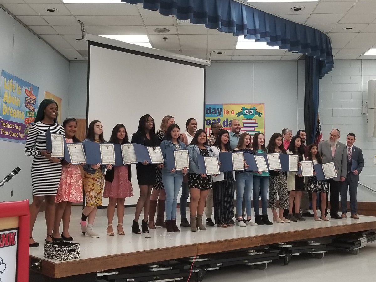 nathanson_isaac's tweet photo. Today #ThrowbackThursday
we celebrate our 2019 Lady Rockets Champions!! #RedBankPride #RocketsFamily #AlumniConnect
@RedBankSup @DreamBigRB @rbmsROCKETS https://t.co/3sCBvLuQA4