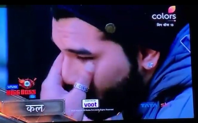 jaya_basak's tweet photo. #Siddharth tried to save Paras... I have never seen him crying...I feel like crying too 😭
Love you #PaSid
#ParasChhabra https://t.co/ONeuCXIXD2