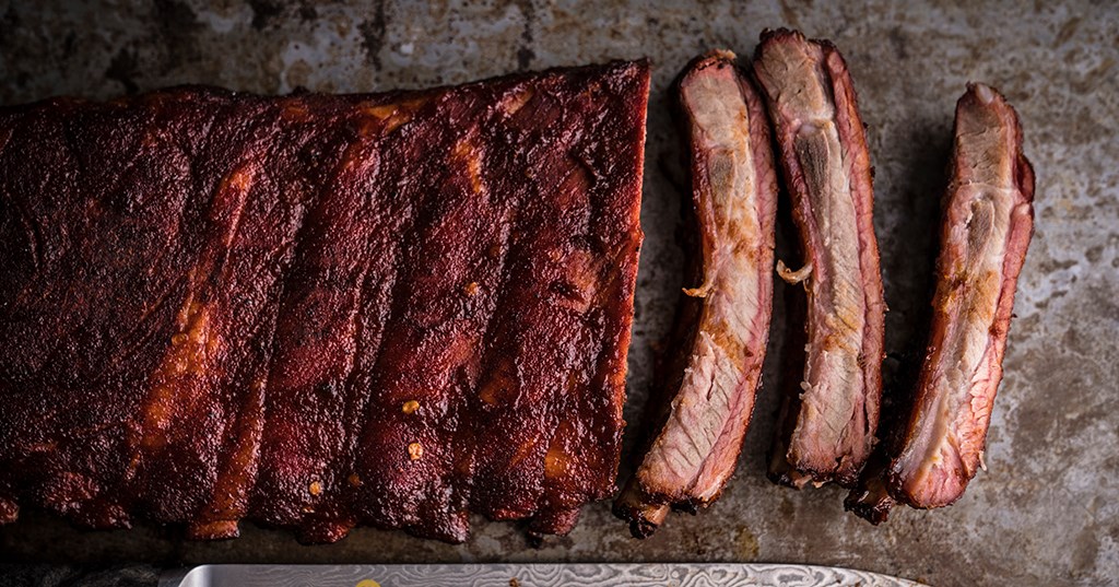 GrillingChats's tweet photo. Q6 #GrillingChats How do you like your ribs … a little pull in the bite or fall-off-the-bone done? There’s a big difference.  📸 via @TraegerGrills
..
..
#ribs #foodies #bbq #grilling https://t.co/2Bn8h2o1kQ