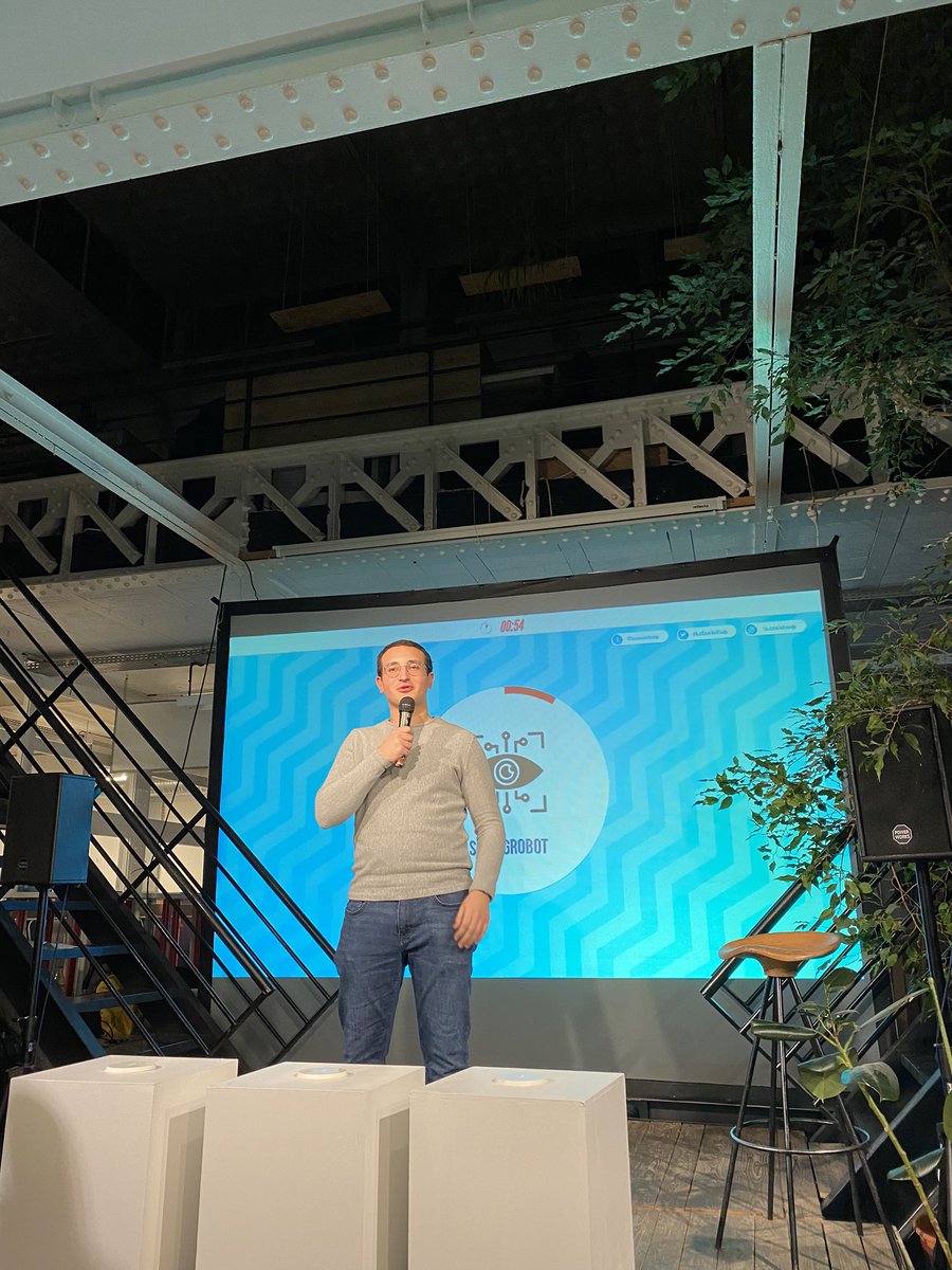 LaBanquePostale's tweet photo. C'est #Seeingrobot qui commence. Leur projet est de créer une canne qui utilise l'intelligence artificielle et la robotique pour guider les déficients visuels et les rendre autonomes. 🦯 #lasocialcup https://t.co/uYhBRkhlAA