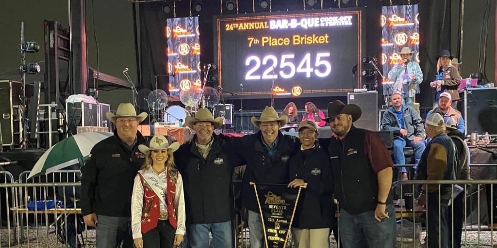 SignaramaDWTNSA's tweet photo. We love all things San Antonio including the San Antonio Stock Show &amp; Rodeo!Check out the awesome vinyl wrap on the bar and the sponsor banners we did for our very own, Matt Wheat and his winning team Good Life BBQ who were able to raise money for scholarships for Texas youth! https://t.co/JRF2HNayB5