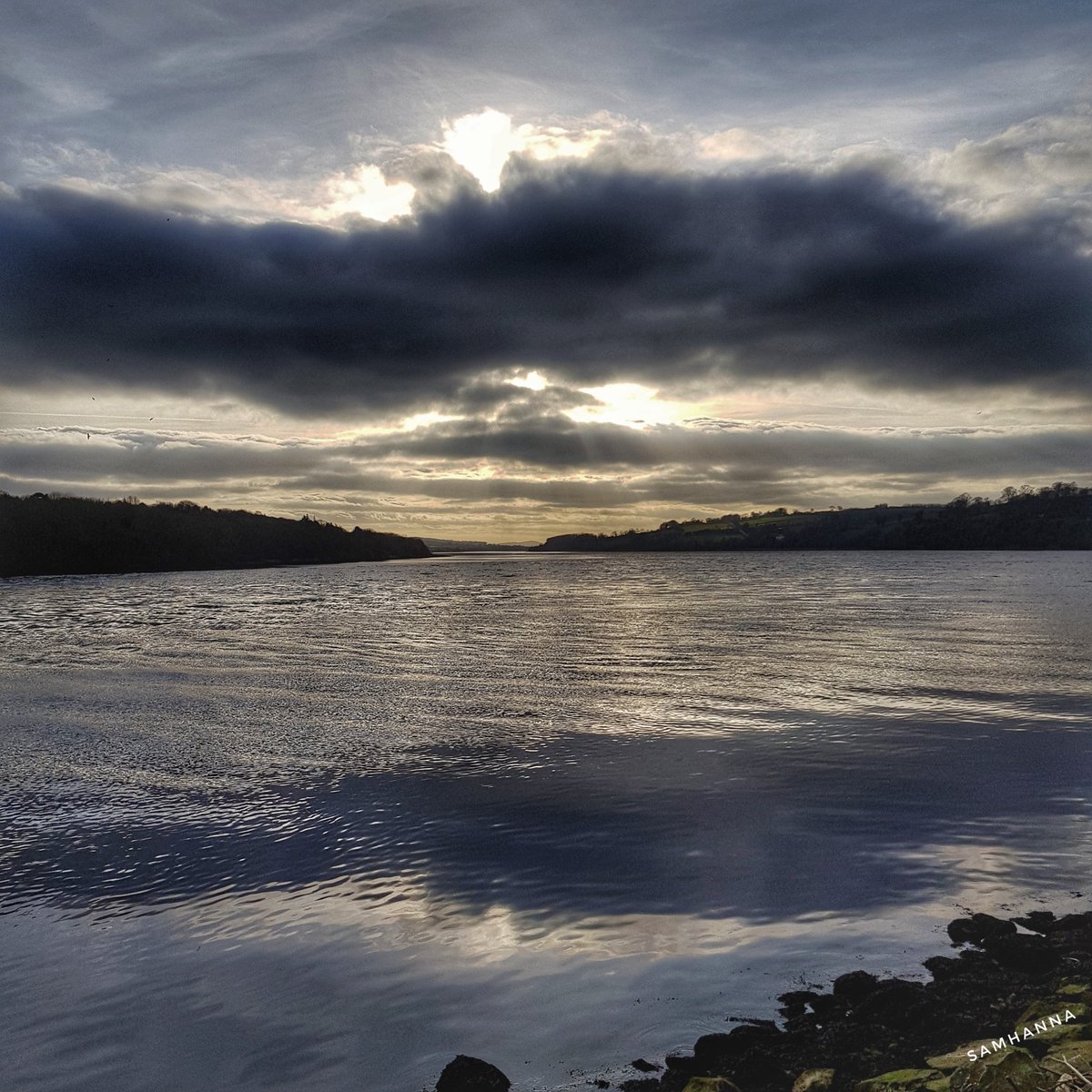 NICelebrant's tweet photo. Calm February afternoon on the #Foyle at #Derry.  Calm before #StormCiara? @newslineweather @WeatherCee @angie_weather @geoff_maskell @ScenesOfUlster @Derryvisitor @derryjournal https://t.co/X2tbYL6eTq