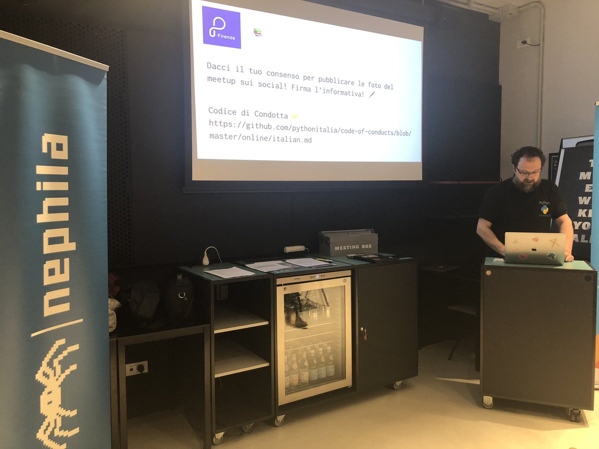 PythonFirenze's tweet photo. Si parte! 🥳 @yakkys di @NephilaIt ha fatto le dovute presentazioni e adesso @jackdbd ci parla di #DataVisualization con #python 😎🐍 #meetup #community #pyfi #pythonfirenze https://t.co/67Y8d9iNUC