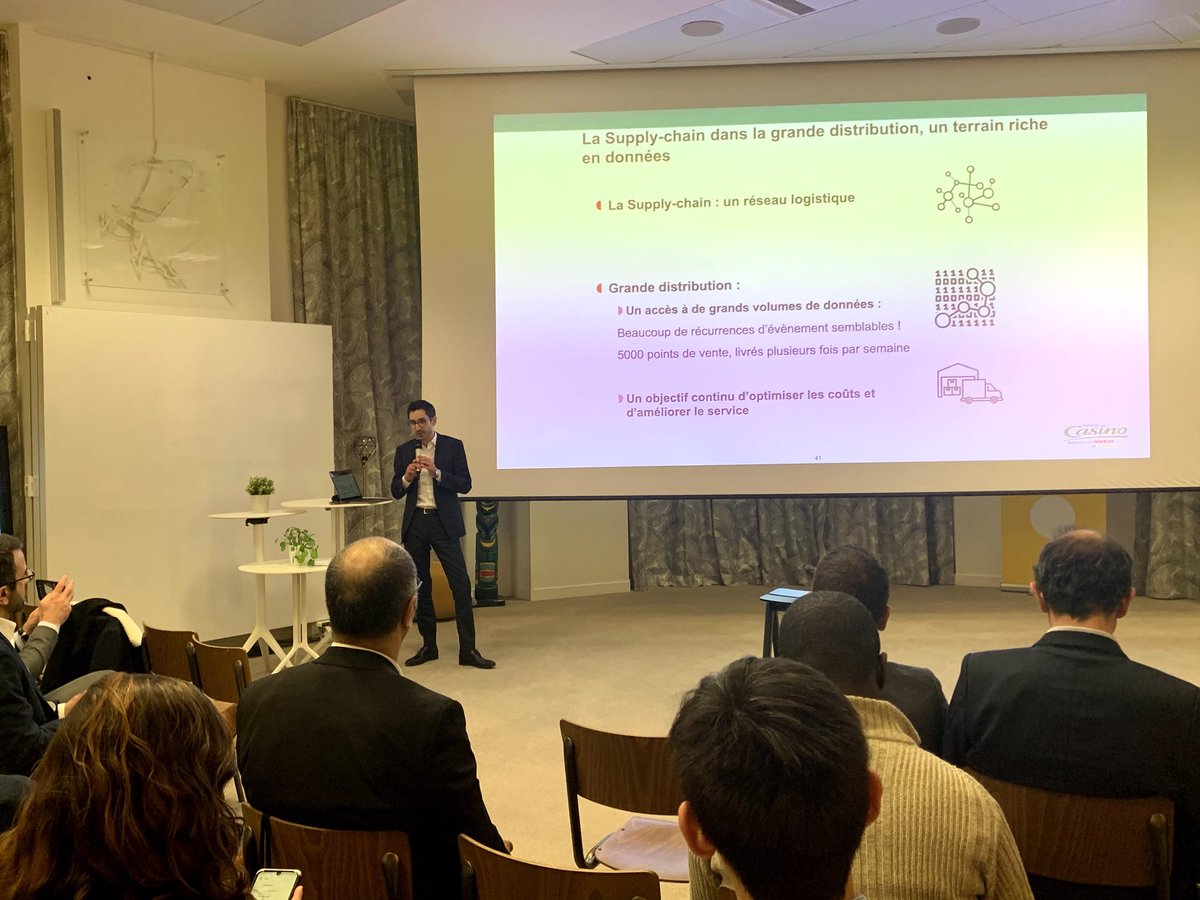 DCbrain_feed's tweet photo. #meetupdcbrain
Nous avons maintenant le plaisir d’écouter le dernier intervenant de la soirée, Valérian Pham Ngoc adjoint au directeur de la supply chain @Groupe_Casino. Il nous parle des usages de l’IA dans la supply chain de Casino !
@BpifranceHub #IntelligenceArtificielle https://t.co/WwJjHQhdPz