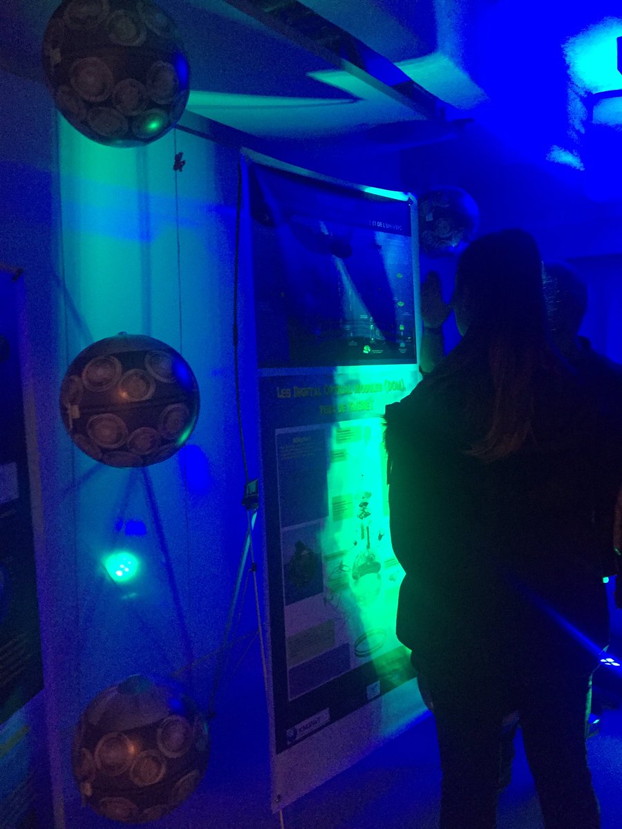 FacSciencesNtes's tweet photo. La #NBCNantes cette année c'est aussi à la @Halle6Ouest. L'occasion de tester des ateliers proposés par les laboratoires @LaboLS2N #Subatech et @rsbe_MMS : #VESPACE, brouillard, coquillages, particules élémentaires, ultrasons et #IA sont au programme ! https://t.co/3LEitWWKGY