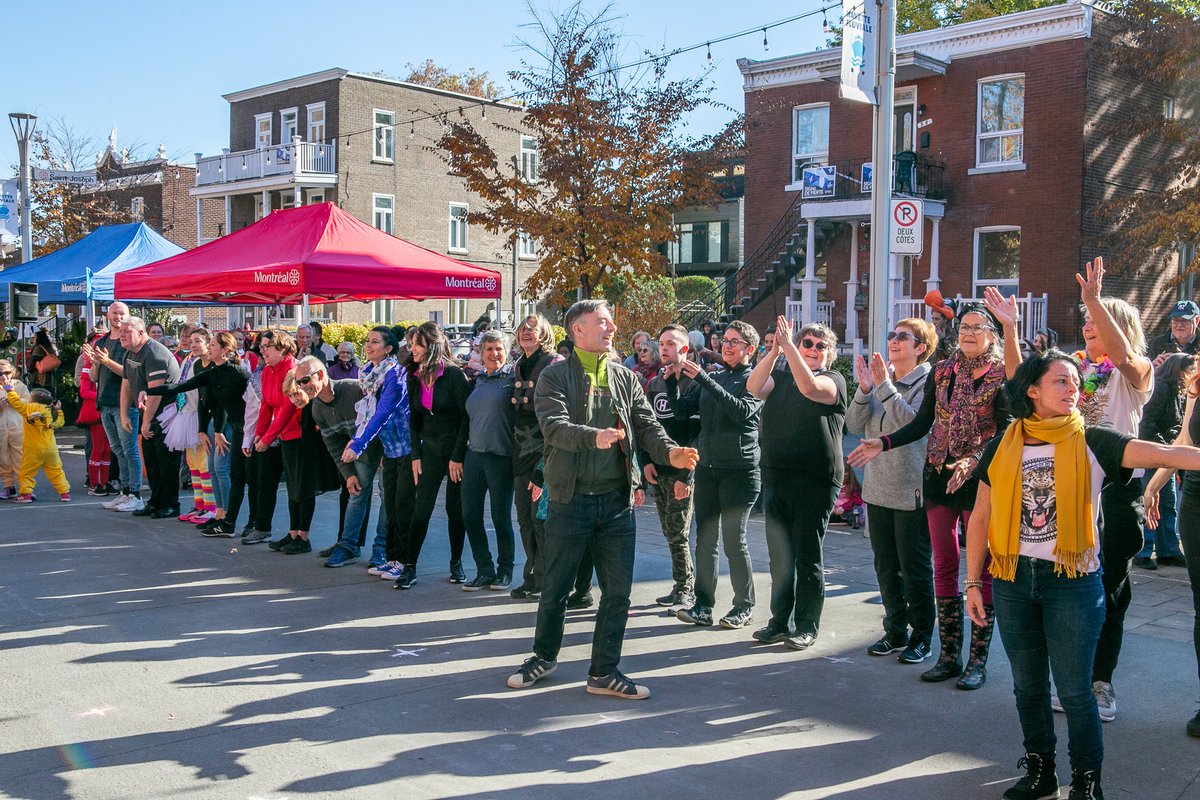 Découvrez la représentation du Petit Continental, le nouvel atelier chorégraphique de Sylvain Émard.

Merci à tous les participants de Rivière-des-Prairies qui ont inauguré cette création destinée aux habitants de la ville de Montréal. 🔥🙏

#lepetitcontinental #sylvainemarddanse