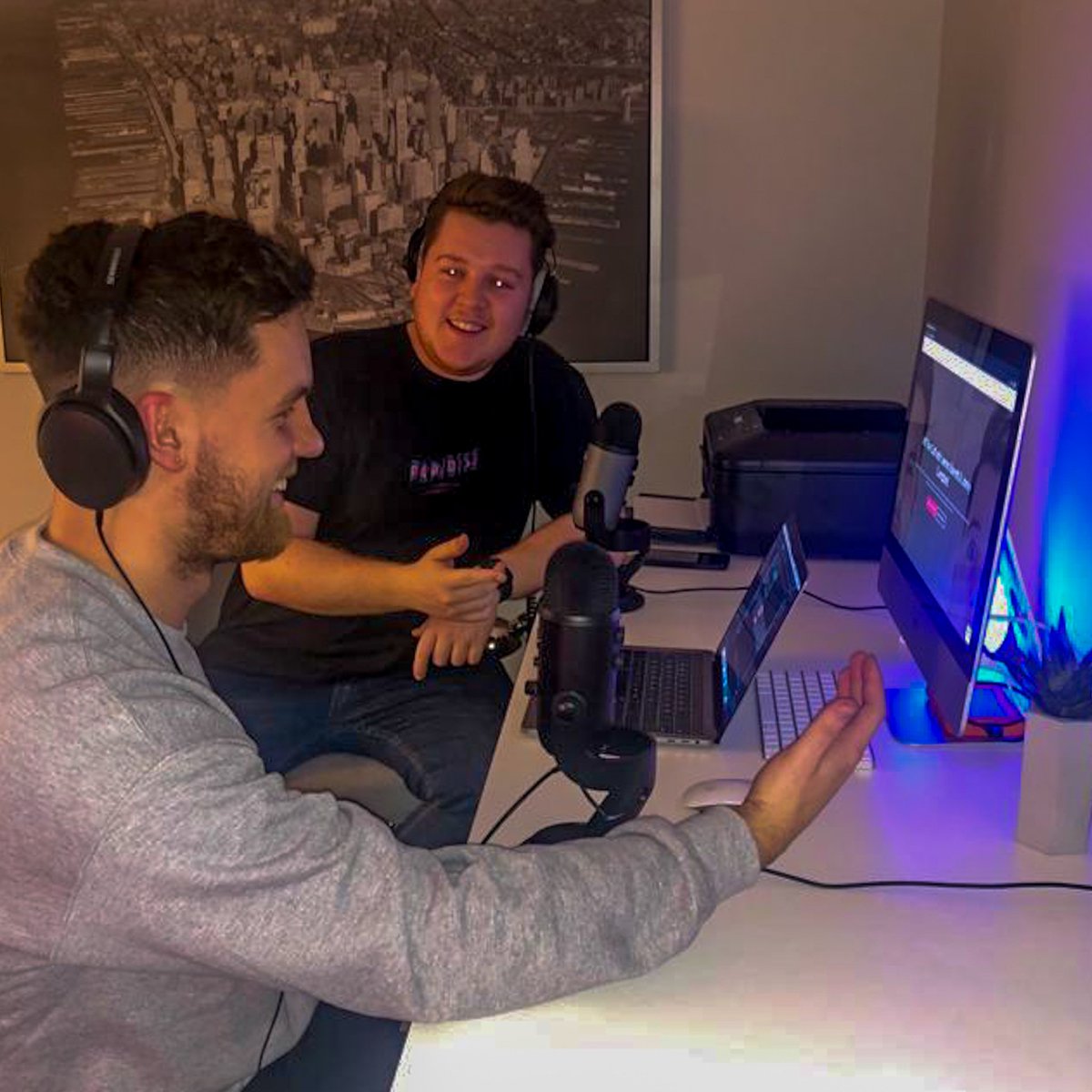 affthecuff's tweet photo. Enjoying episode 2?
We've been busy recording next week's episode ποΈπ
New feature incoming π¨
#podcast #affthecuff https://t.co/HsLEEKuhtz