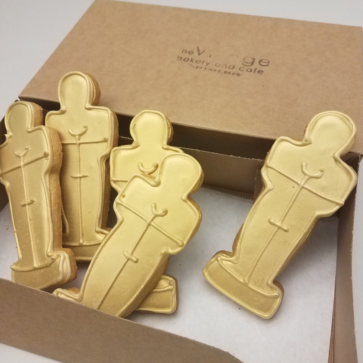 Okay... we may not win an #Oscar, but we can enjoy these #cookies.  #oscars #dessert #hollywood #Entertainment pic.x.com/kATGVQ2aSE