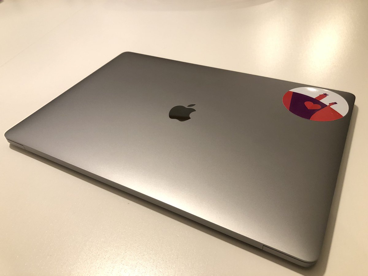 Tietokoneen vaihtamisen kurjin puoli on ehdottomasti hyvien tarrojen menettäminen #atk #tarrat