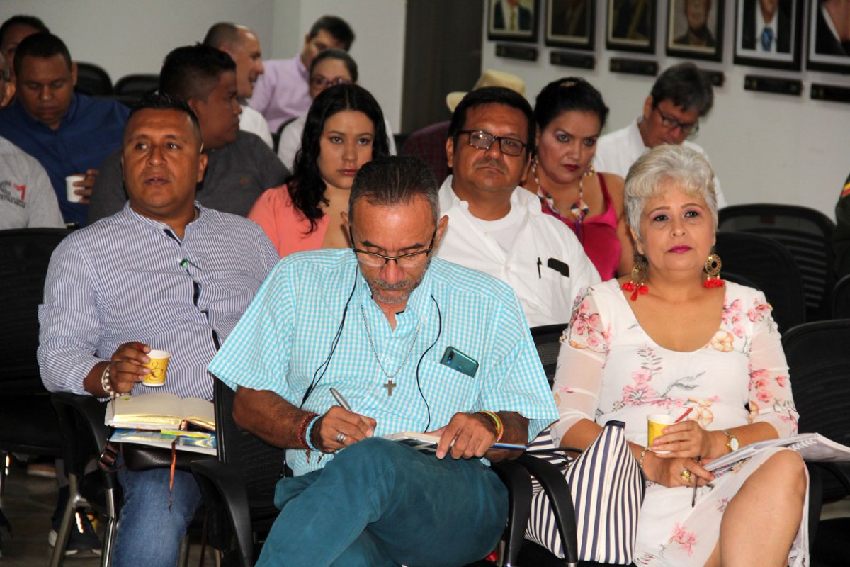Esta mañana instalamos la primera sesión del Consejo Departamental de Paz, que contó con la participación de representantes de la sociedad civil, grupos que trabajan en pro de un país libre de guerra y autoridades departamentales. #HuilaCrece en paz.
