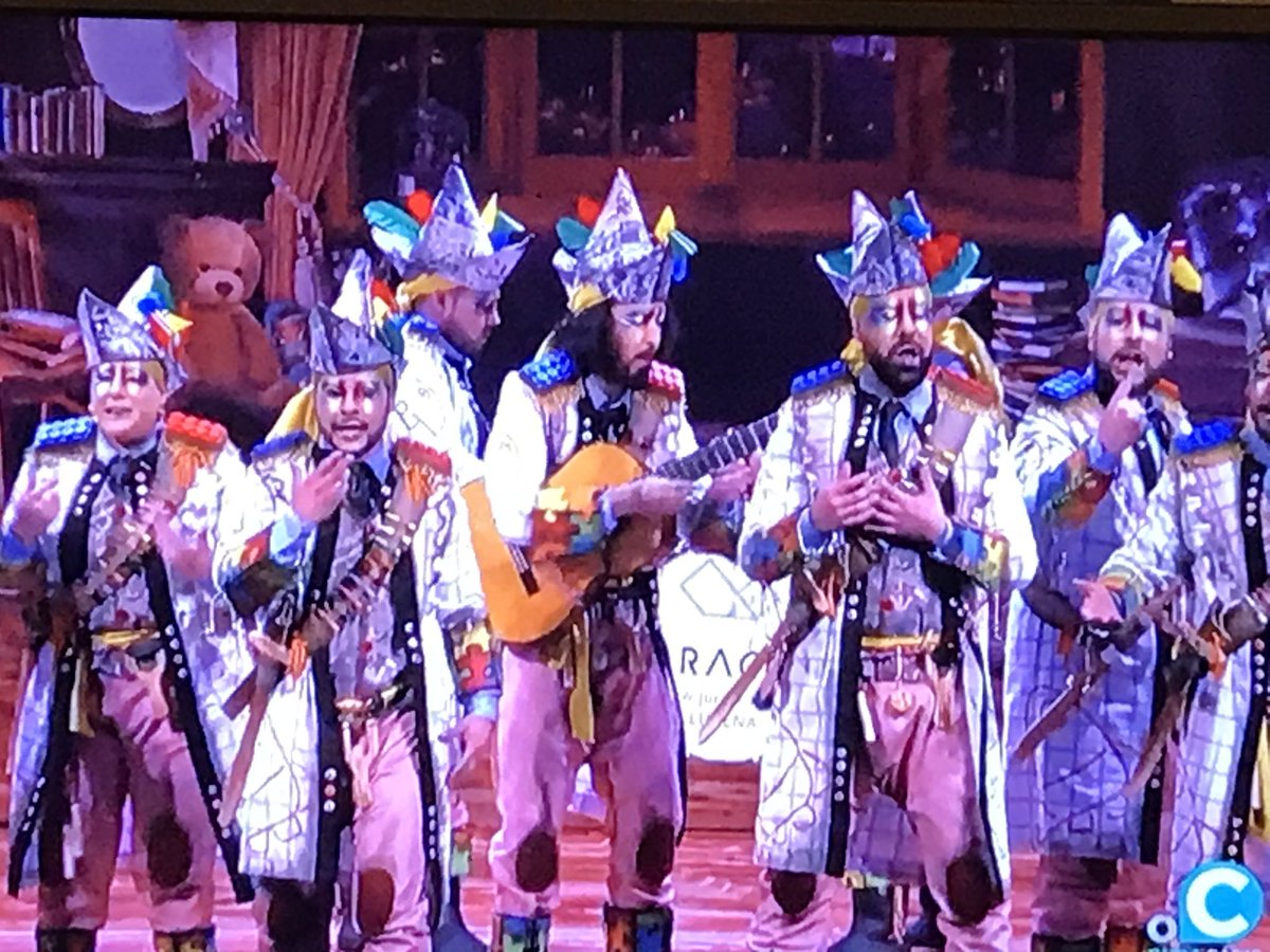 ogallardovicar's tweet photo. @mirianperaltag el punteado se llama Carlos de la comparsa el batallón del garabato gracias por traernos lo mejor del carnaval #COAC2020OC https://t.co/xIS0RtAu6e