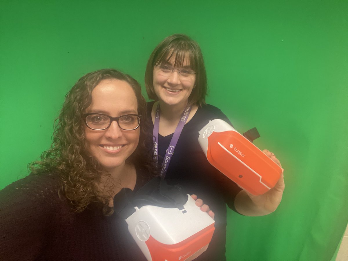 Rosemary_Edu's tweet image. How awesome is my job?? From @DaraEdu7 PK using #ARVRinEdu. Then to #greenscreen, @WeVideo, &amp;amp; @ClassVR with @MsSmithinCincy! A quick chat &amp;amp; VR set up with @MrEdwardsSTEM &amp;amp; now on to @HartwellCPS for our #CPS_ETT PD session this evening...  AMAZING EDUCATORS @IamCPS 
I ❤️ my job!