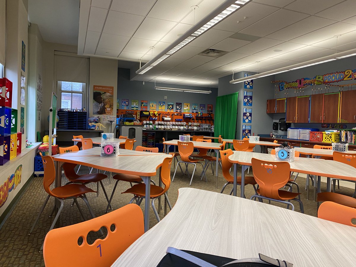 Rosemary_Edu's tweet image. How awesome is my job?? From @DaraEdu7 PK using #ARVRinEdu. Then to #greenscreen, @WeVideo, &amp;amp; @ClassVR with @MsSmithinCincy! A quick chat &amp;amp; VR set up with @MrEdwardsSTEM &amp;amp; now on to @HartwellCPS for our #CPS_ETT PD session this evening...  AMAZING EDUCATORS @IamCPS 
I ❤️ my job!