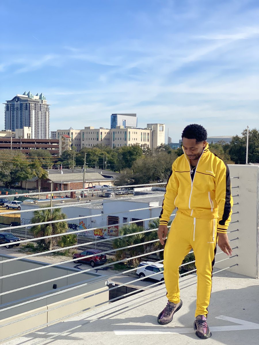 bigbaddorsey's tweet photo. recap of my b day 💛 #blessed23🙏🏾 https://t.co/Tl9gvu5kDy