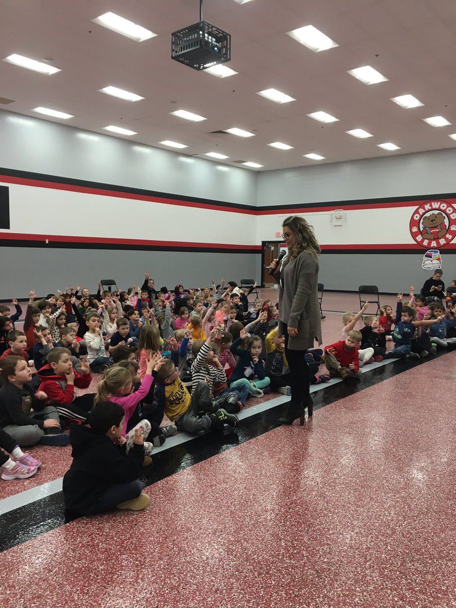 Ocall7890's tweet photo. What does “kind” mean to you? Kindness and PBIS assembly happening at Oakwood today!! @DesandreTaylor @KwasnyKate #owbears #sd113a https://t.co/rueQq53RoD
