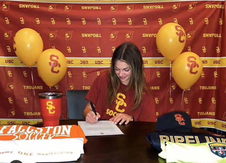 COMMIT ALERT!!! 

Emily Rhinehart of the u19 Squad has committed to @uscwsoccer located in Southern California! Congrats Emily! Enjoy the ☀️ and ⚽️!!!!