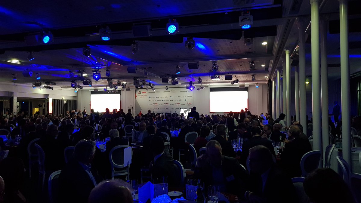 AXONESYS's tweet photo. Les conférences commencent ! Avec un mot de l'organisation @AgoraFonctions, et la remise du Prix Coup de Cœur. 
#GalaSECU https://t.co/N4LOqxW8bV