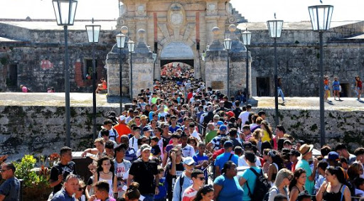 Hoy comienza #FeriaInternacionalDelLibro, dedicada a Ana Cairo Ballester y a Eugenio Hernández Espinosa. La hermana República Socialista de Vietnam, es el país invitado de honor, en ocasión de conmemorarse 60 años de relaciones entre ambas naciones. #FILCUBA2020 <a href="/DiazCanelB/">Miguel Díaz-Canel Bermúdez</a>