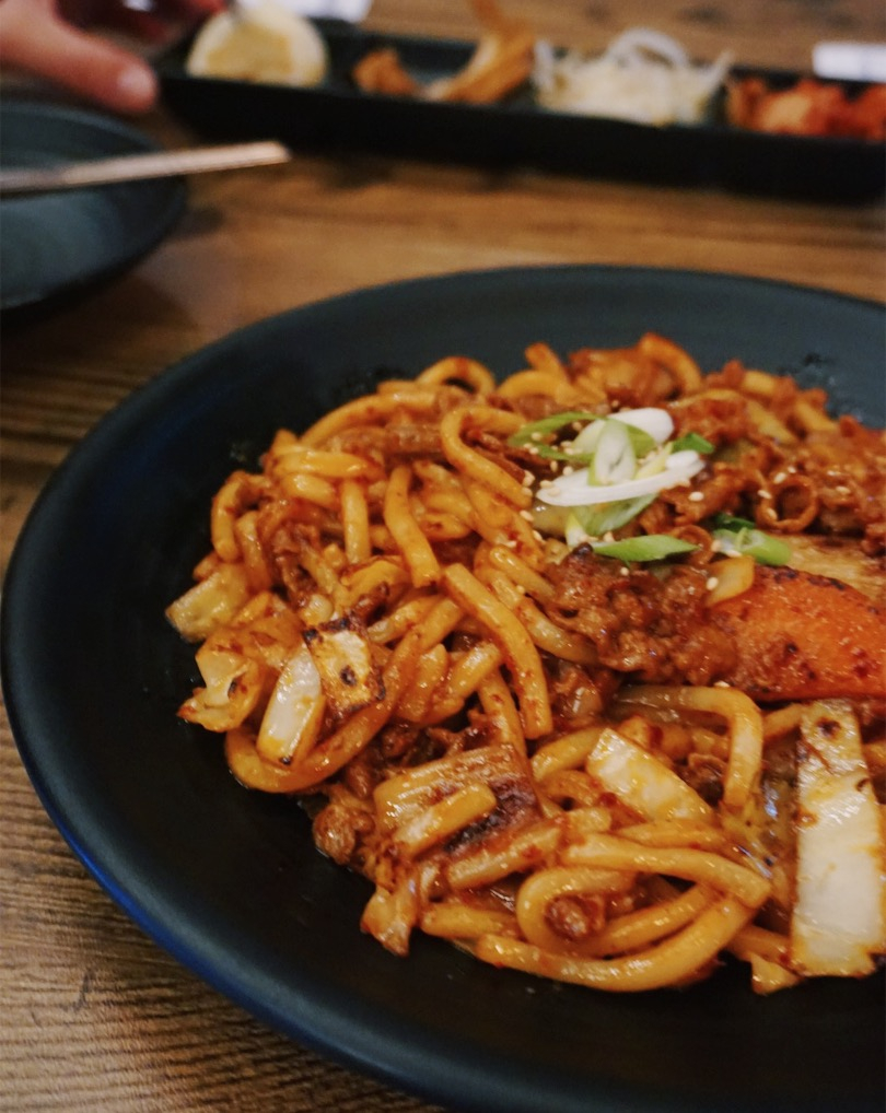 We all know about HBB + Cheese Buldak + Bulgogi Fries — but what's your favourite "underground" menu item at Hanjan? 

We recommend our Jaeyuk Bokkum Udon: Korean pork bulgogi marinated in a gochujang based sauce + veggies + udon noodles. 🔥😍#yeg #yegfood