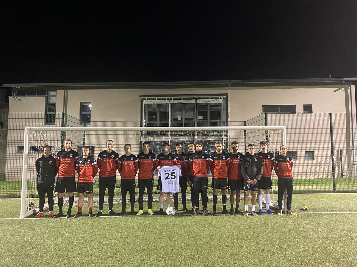 Jersey Bulls players took a few minutes away from football and remembered Jordan Sinnott at training this evening.

The shirt will be with @JordanShirts in a few days.  

Great to see so many teams across the world at all levels showing their support. 

RIP, Jordan Sinnott. ❤️❤️