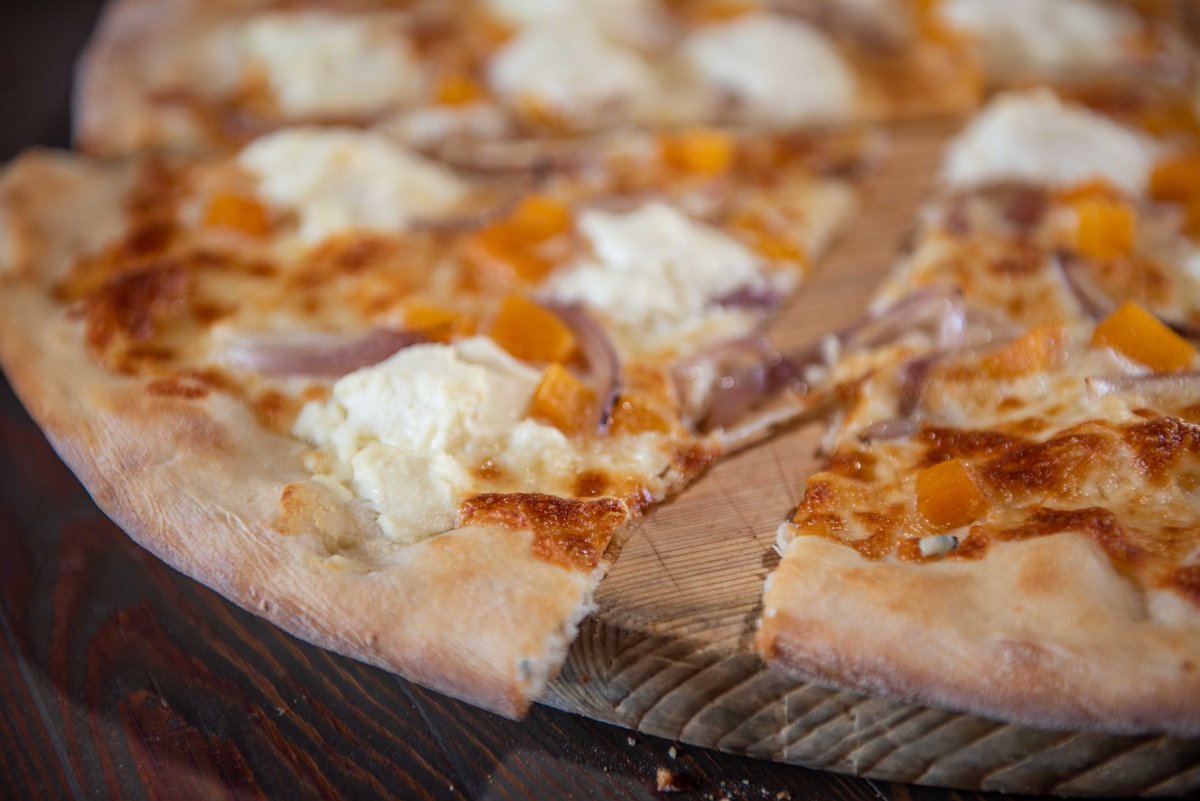 LandinisPizza's tweet photo. Come end Thirsty Thursday with some pizza!🍕 https://t.co/dCPjmIFHzS