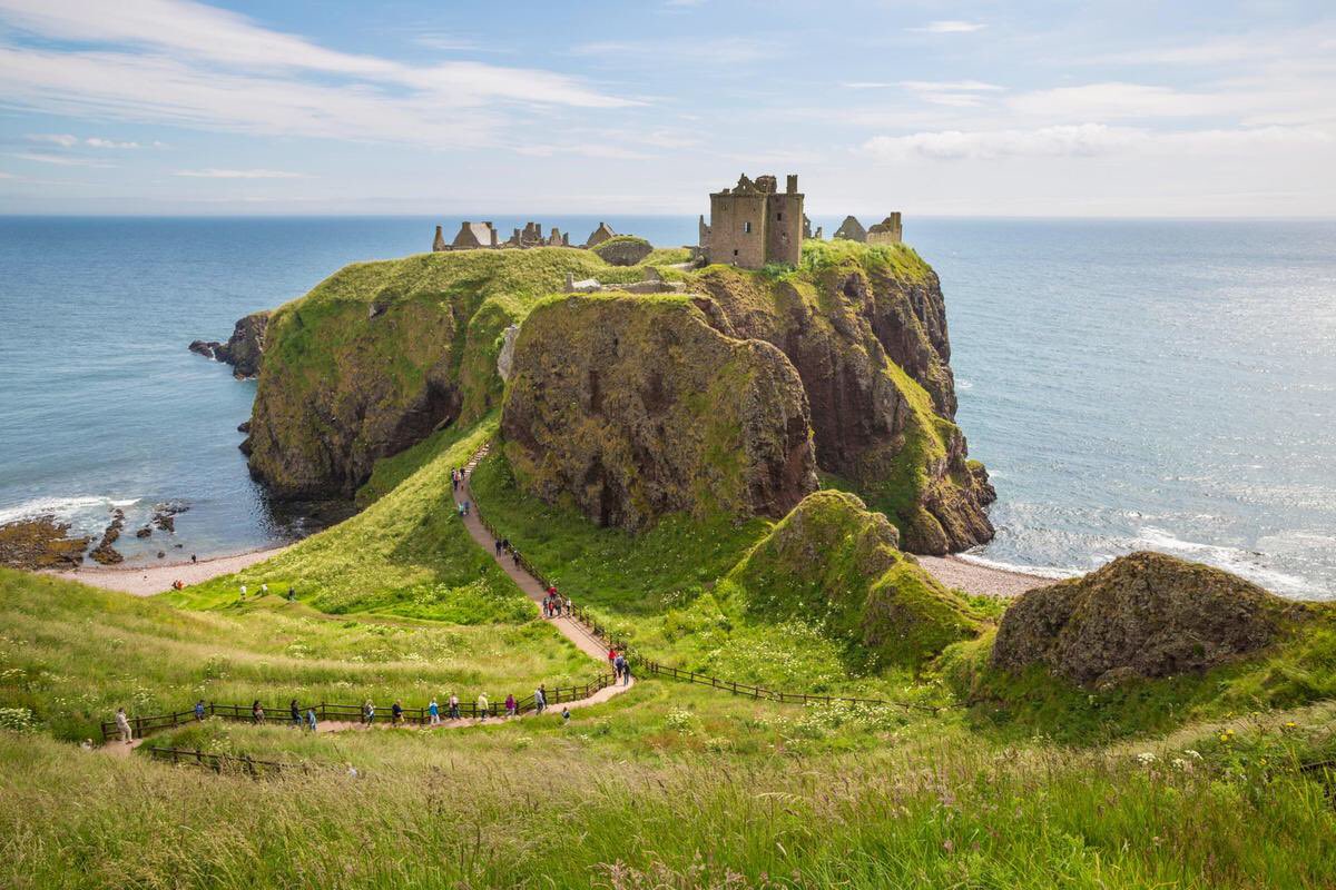legrandjd's tweet photo. Hi @VisitScotland !!!
When do you invite me to visit your incredible haunted castles?
(Quand est-ce que tu m’invites pour visiter tes incroyables châteaux hantés?) RT EN MASSE https://t.co/TJTB00pi7u