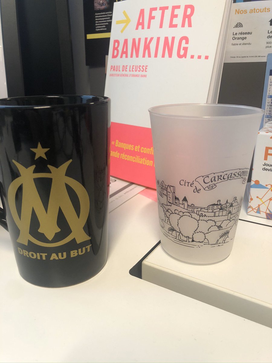 Ot_nora's tweet photo. Un mug de rechange pour éviter d’utiliser les gobelets en plastique ou en carton
Il trône juste à côté de mon mug favori @OM_Officiel 💪🏽
Merci @LaurentAlaus pour ce cadeau
#gestevert https://t.co/KDxvLVohER